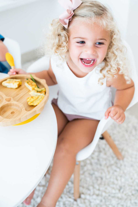Suction Plate shaped like an owl on Table
