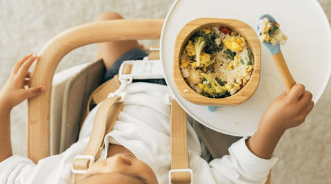Picture of child eating organic food from an eco rascals bamboo bowl and spoon set 